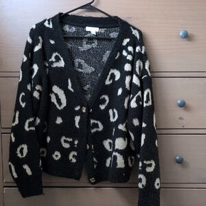 Stylish Black and Cream Leopard Print Cardigan